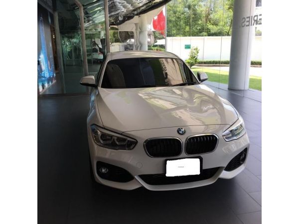 BMW 118i M Sport รถสีขาว